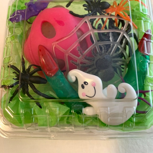 Halloween Flashlights & Fun Party Accessories - Picture 10 of 15